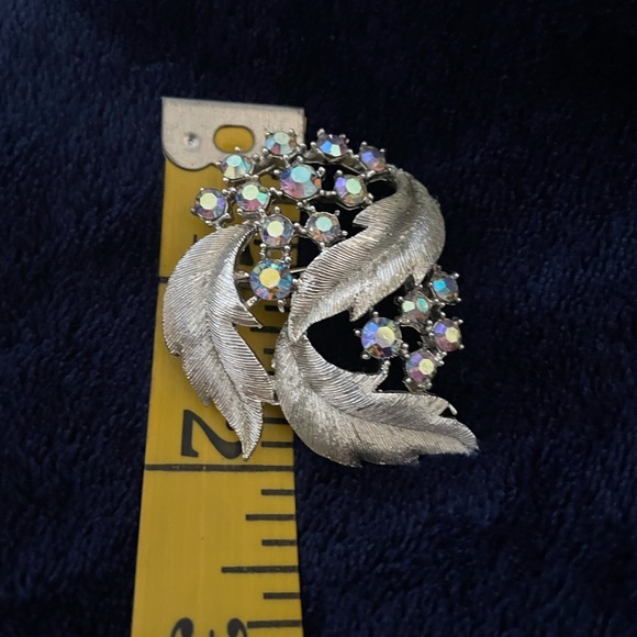 🐾 Vintage brooch with aurora borealis rhinestones - Picture 2 of 5